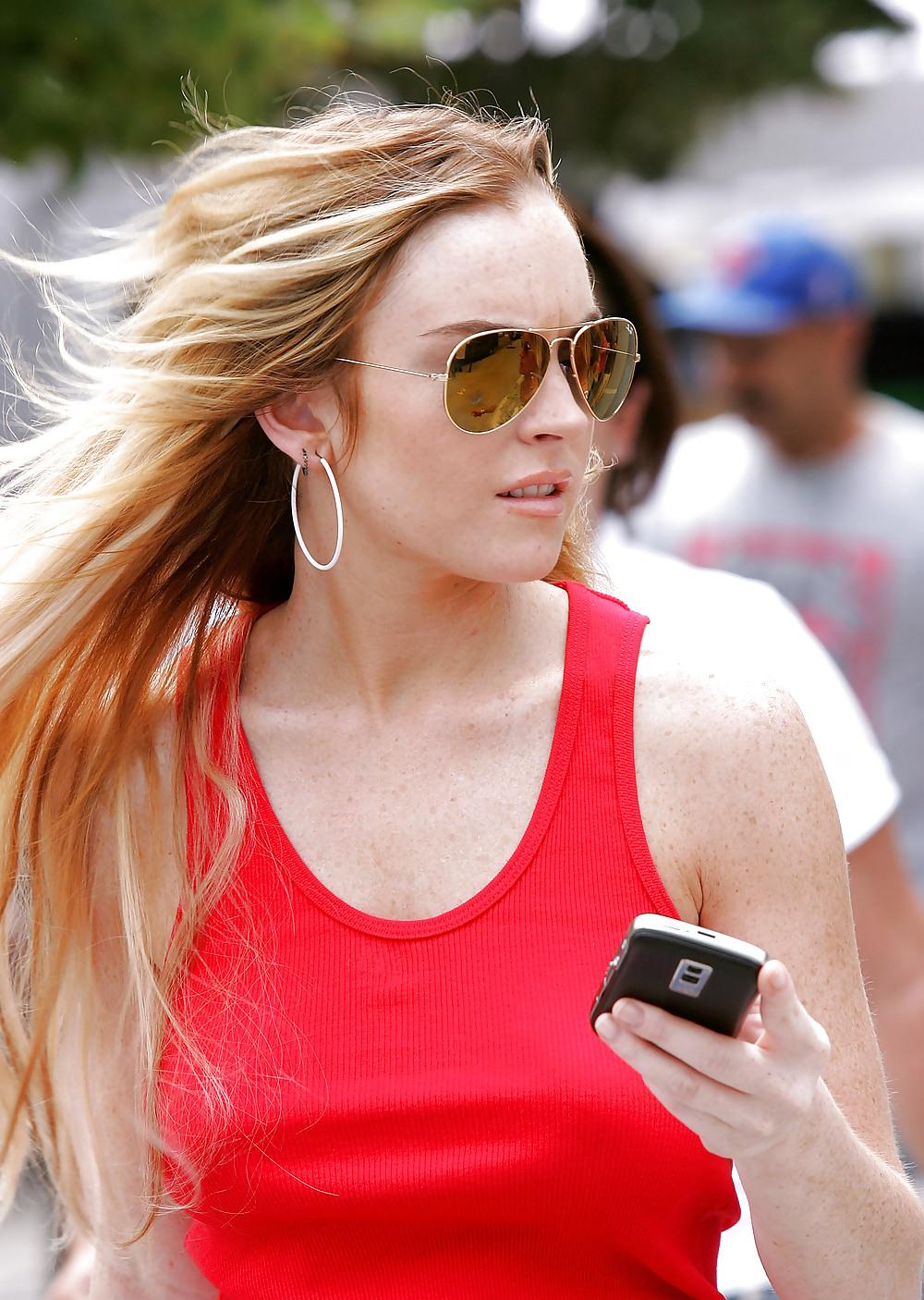 16P Lindsay Lohan on location for Ugly Betty in Queens