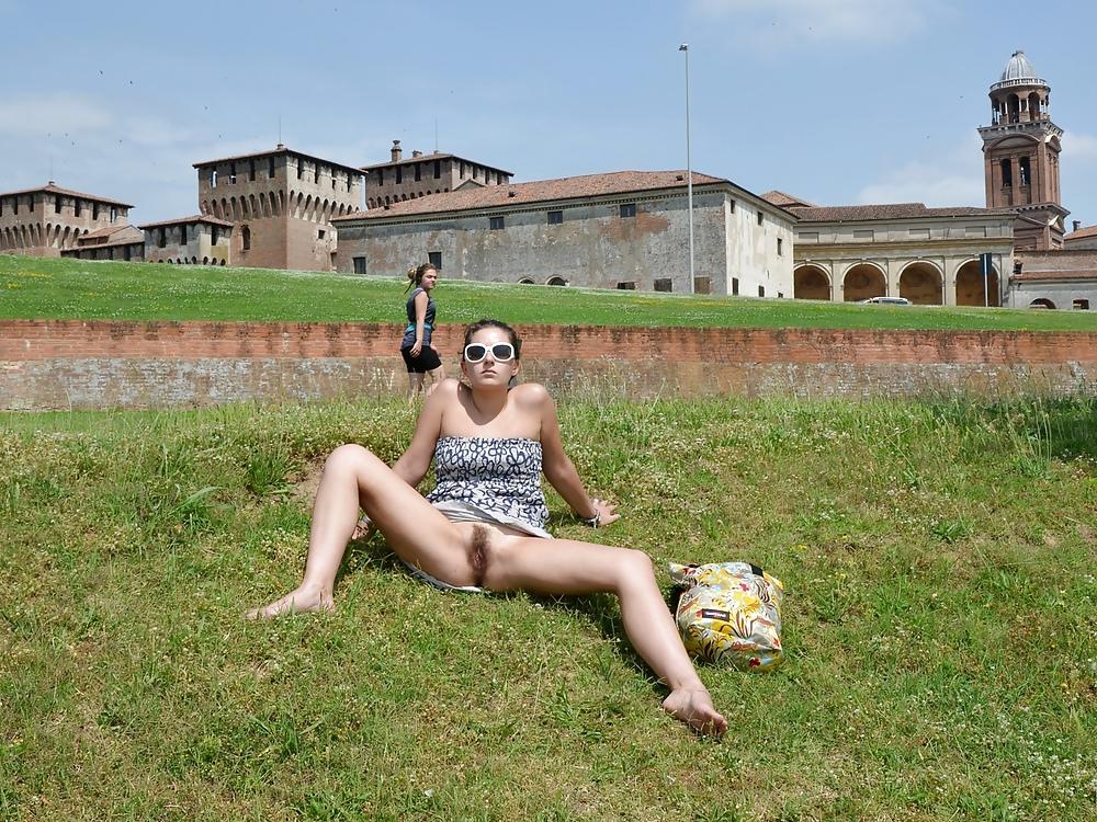 25P Nude in public set