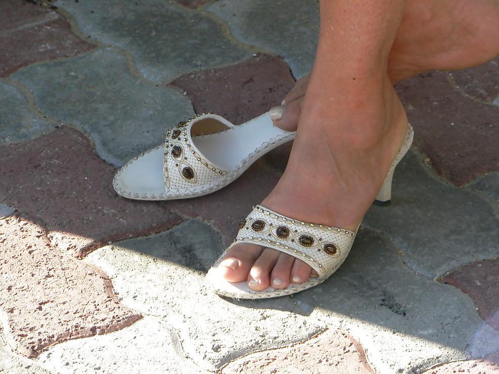 13P Feet and heels on the street 5