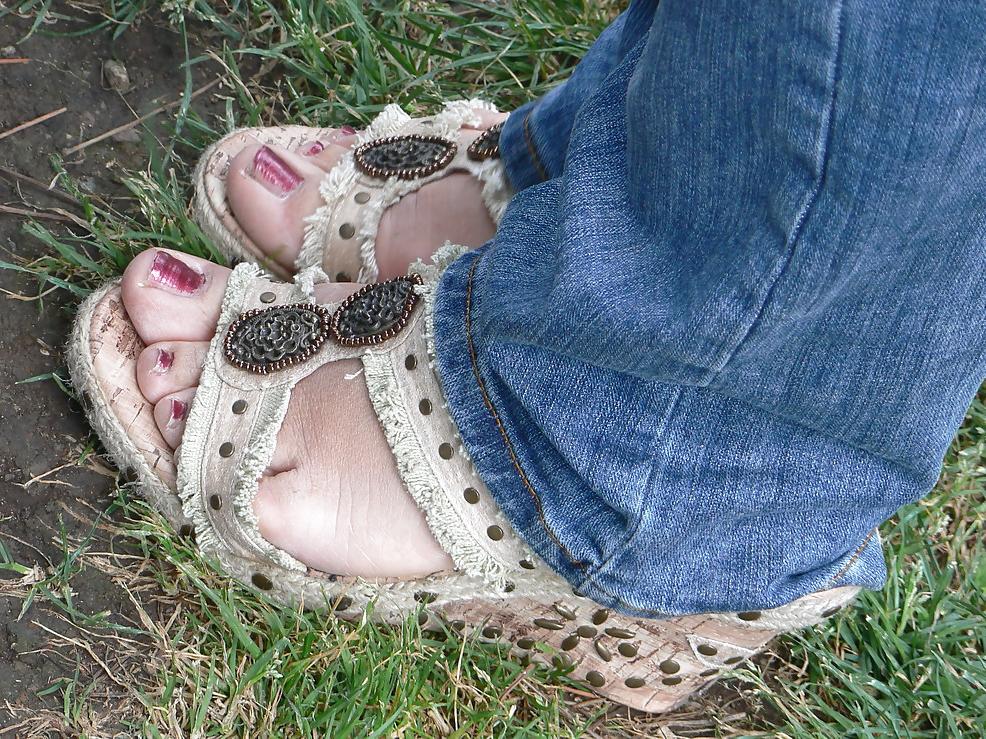 13P Feet and heels on the street 5