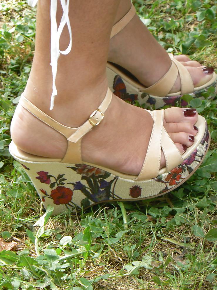 13P Feet and heels on the street 5