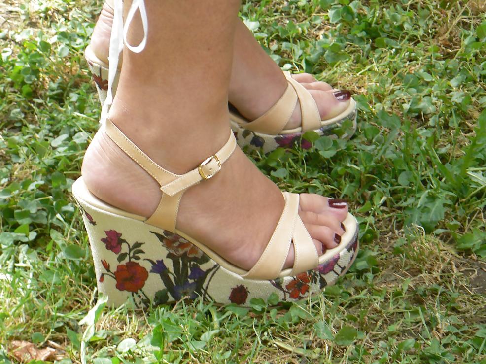 13P Feet and heels on the street 5