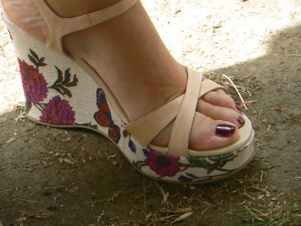 13P Feet and heels on the street 5