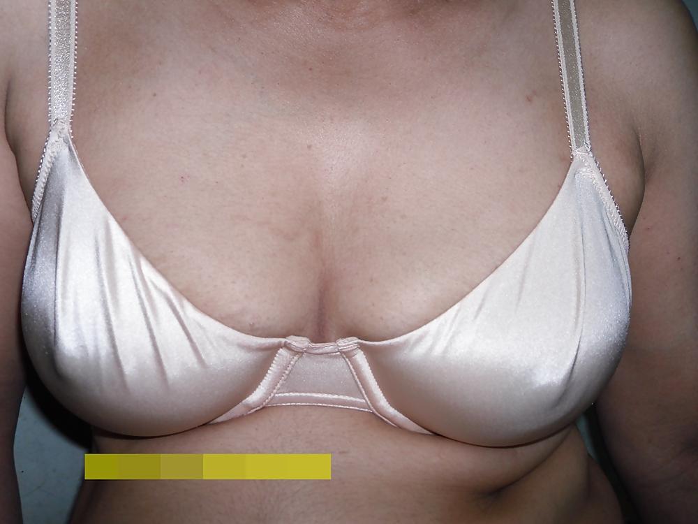 25P Just Cleavage of milf
