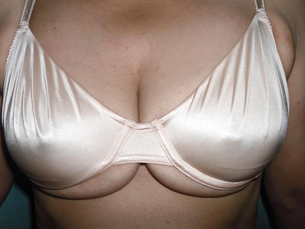 25P Just Cleavage of milf