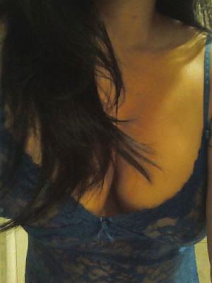 15P Latina milf with amazing cleavage