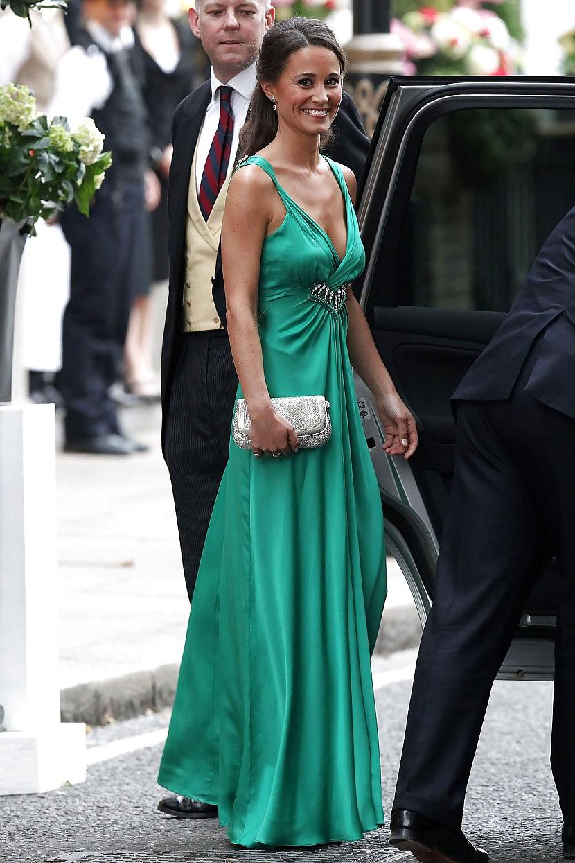 21P Pippa Middletons' gorgeous ass...and Kate upskirt fake