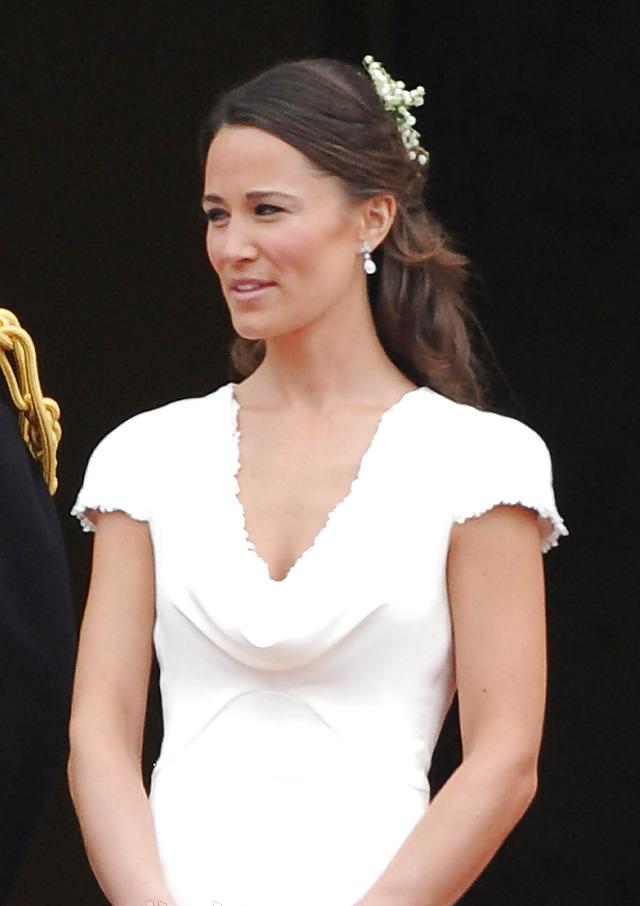 21P Pippa Middletons' gorgeous ass...and Kate upskirt fake