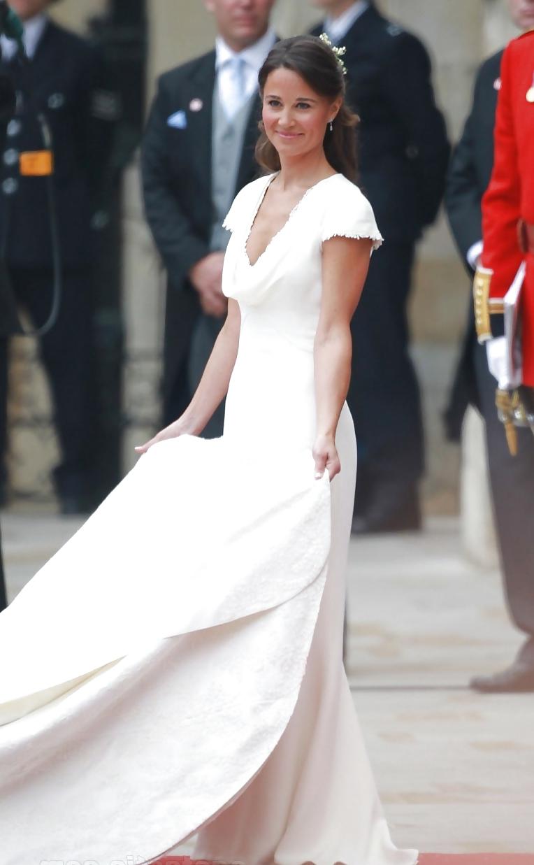 21P Pippa Middletons' gorgeous ass...and Kate upskirt fake