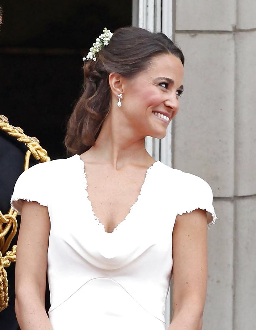 21P Pippa Middletons' gorgeous ass...and Kate upskirt fake