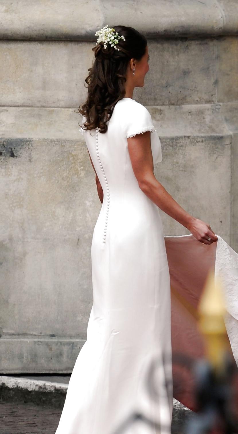 21P Pippa Middletons' gorgeous ass...and Kate upskirt fake