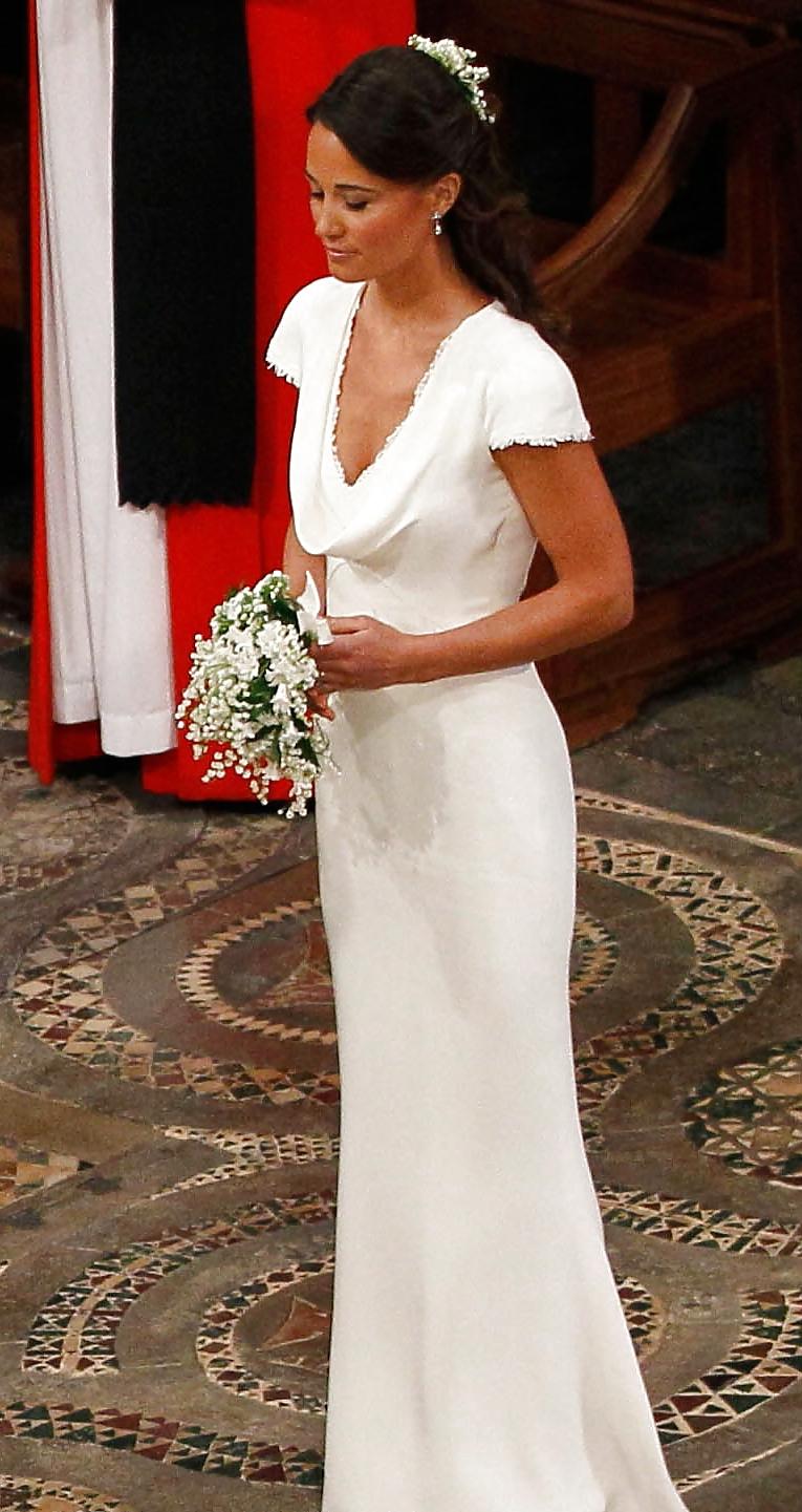 21P Pippa Middletons' gorgeous ass...and Kate upskirt fake