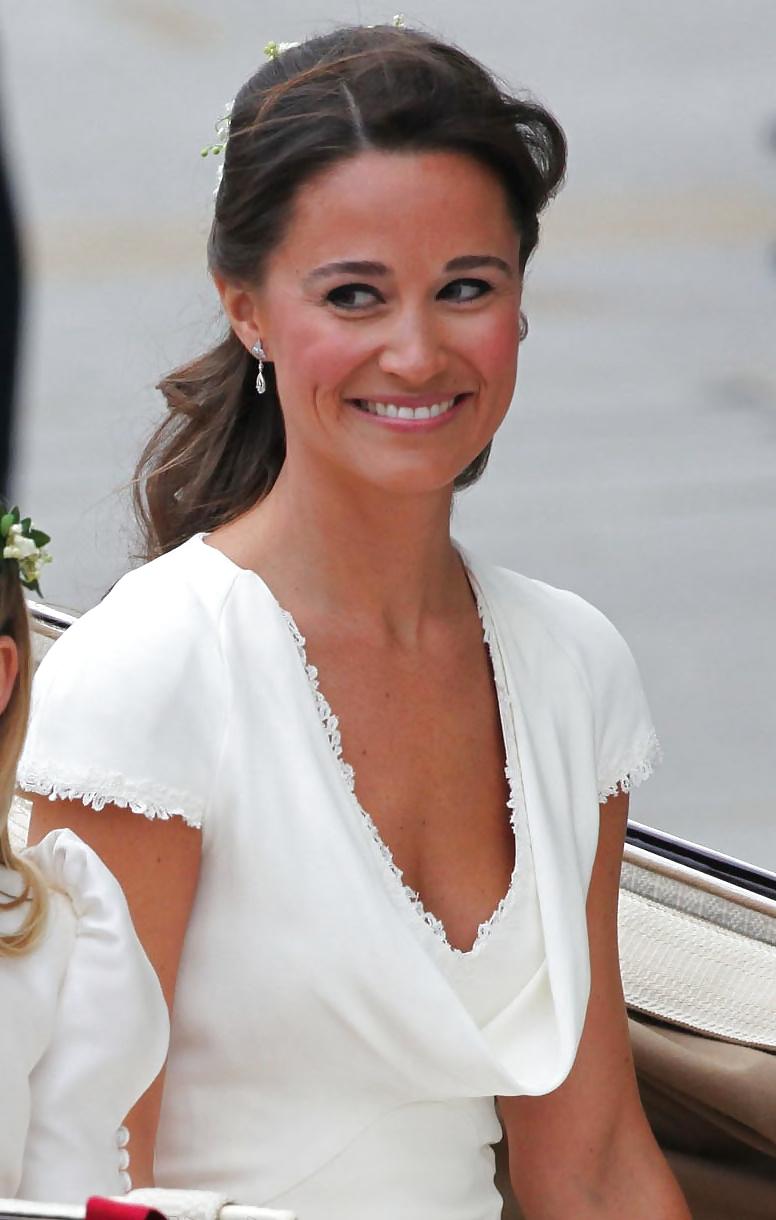 21P Pippa Middletons' gorgeous ass...and Kate upskirt fake