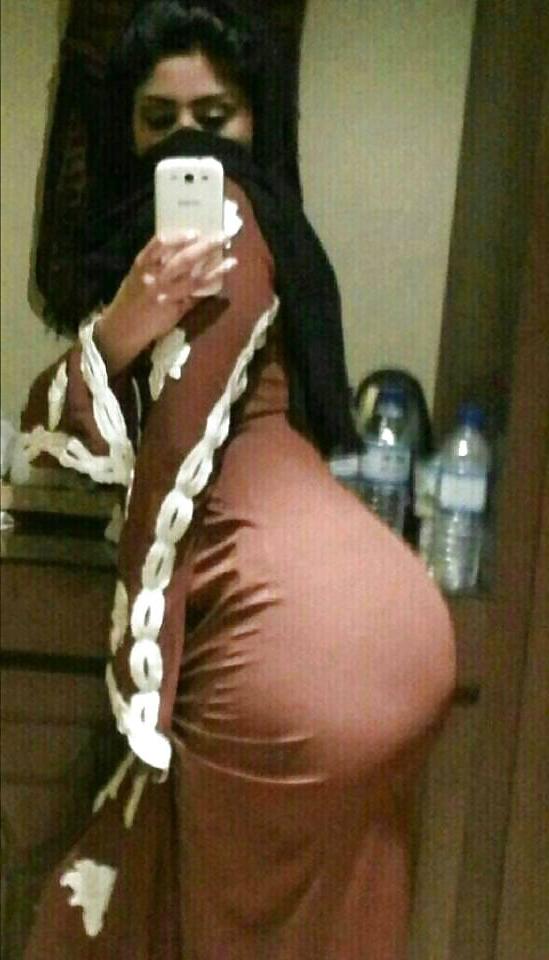 9P Arab Golf Girl