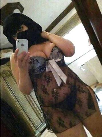 9P Arab Golf Girl