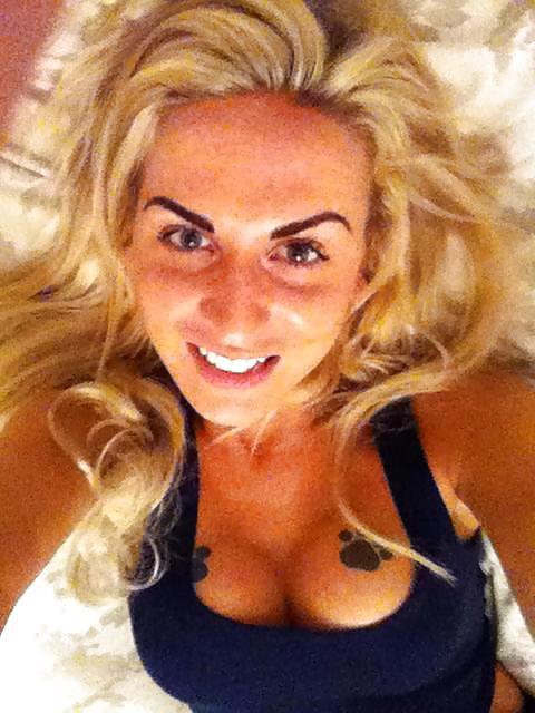 16P Gorgeous Transexual Chelsey from uk