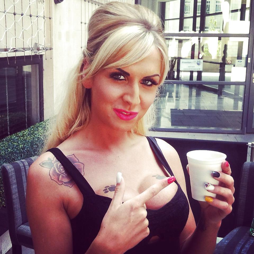 16P Gorgeous Transexual Chelsey from uk