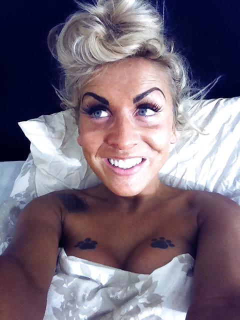 16P Gorgeous Transexual Chelsey from uk