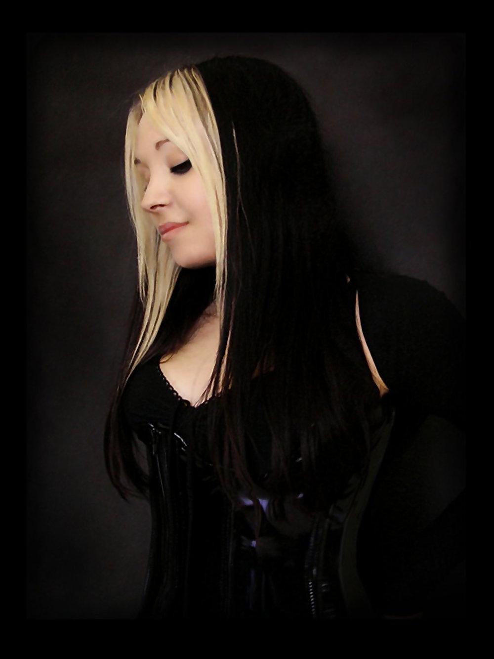 25P Gothic beauties 02