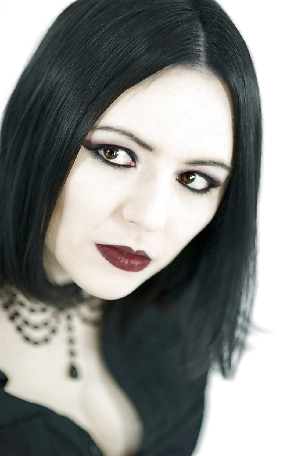 25P Gothic beauties 02