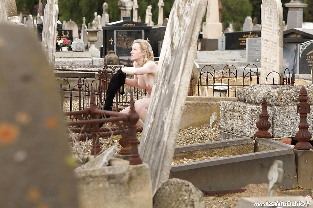16P Gorgeous blond babe nude at the cemetery