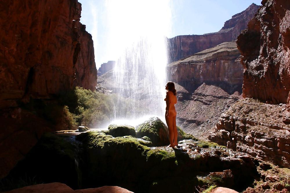 15P Women Naked In Nature