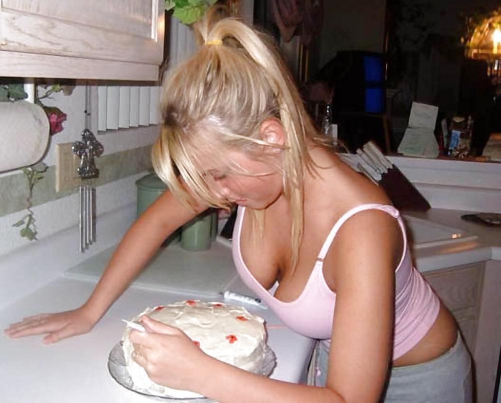20P Sexy Cleavage