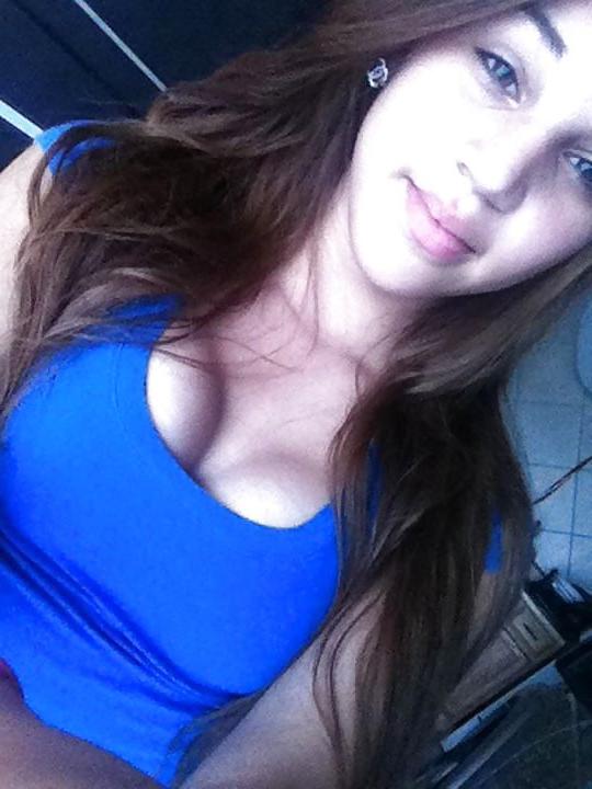 25P Latina cleavage 1 