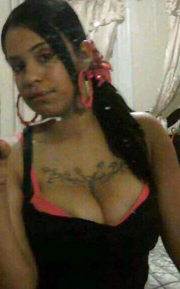 25P Latina cleavage 1 