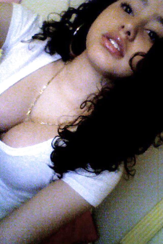 25P Latina cleavage 1 