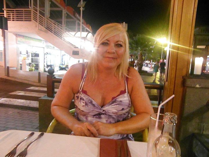 22P British Chloe Louise Simpson