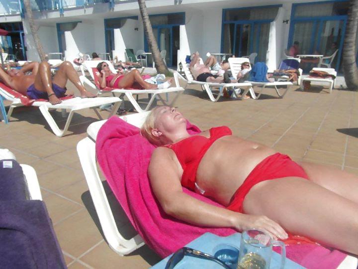 22P British Chloe Louise Simpson