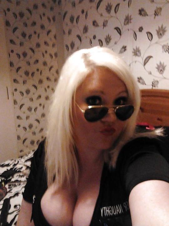 22P British Chloe Louise Simpson