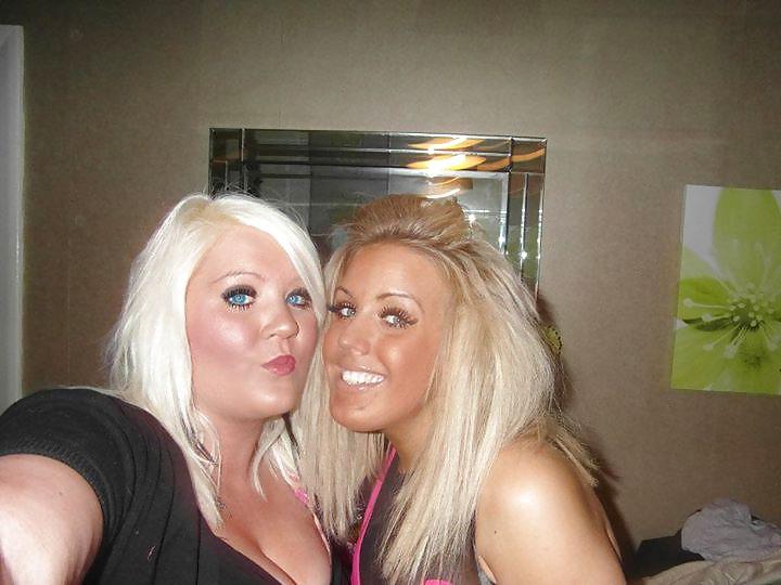 22P British Chloe Louise Simpson