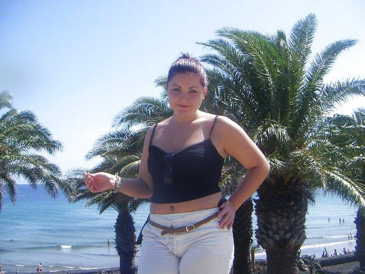 22P British Chloe Louise Simpson