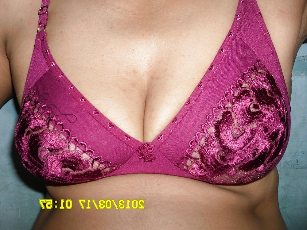 7P Housewif'e Cleavage