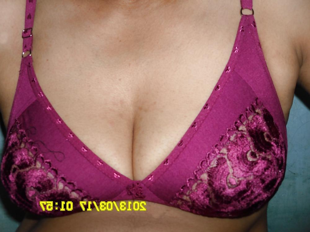 7P Housewif'e Cleavage