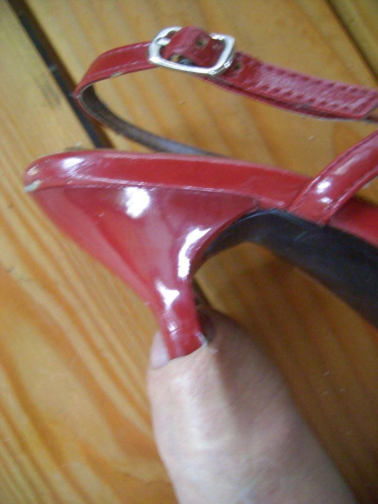 12P Red high-heeled sandales and cock