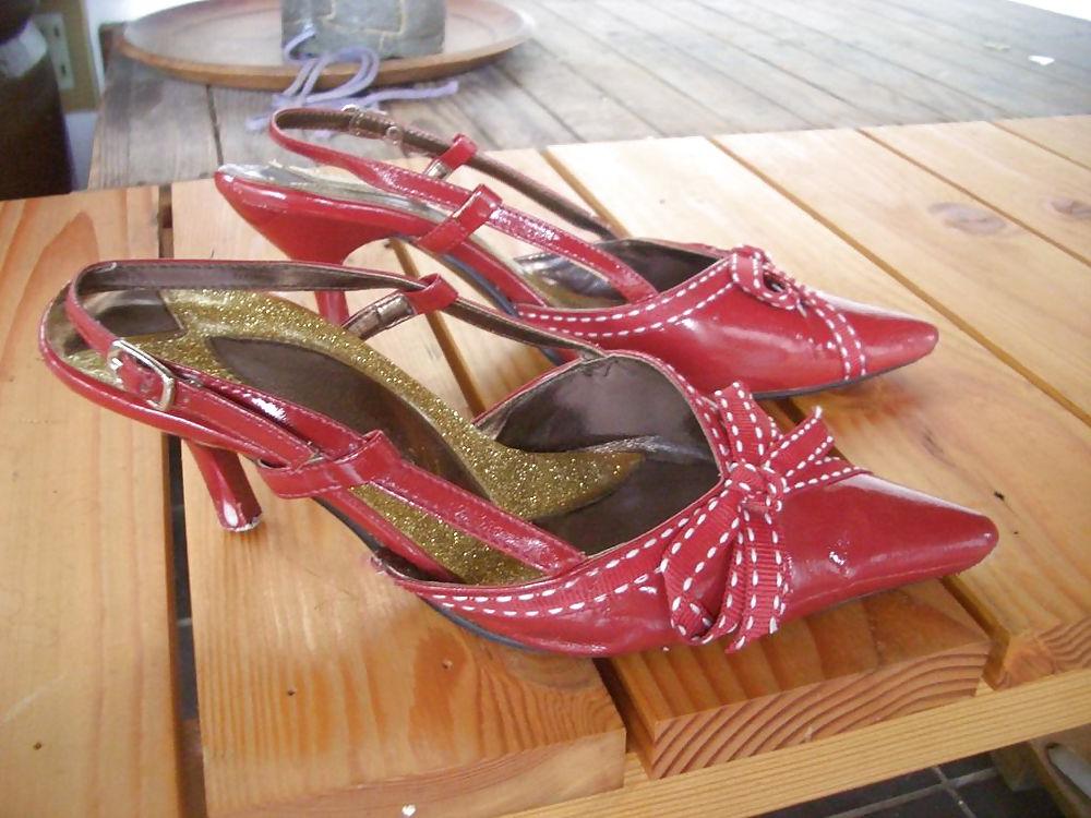12P Red high-heeled sandales and cock