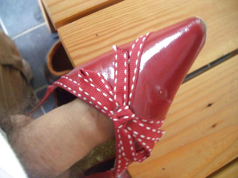 12P Red high-heeled sandales and cock
