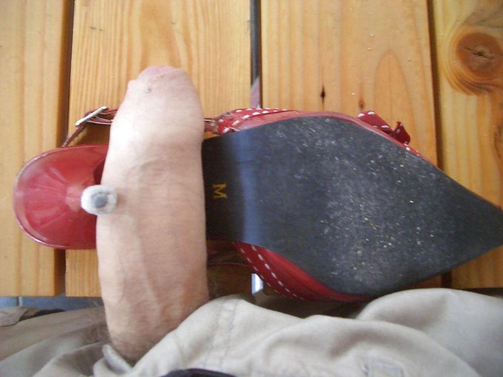 12P Red high-heeled sandales and cock