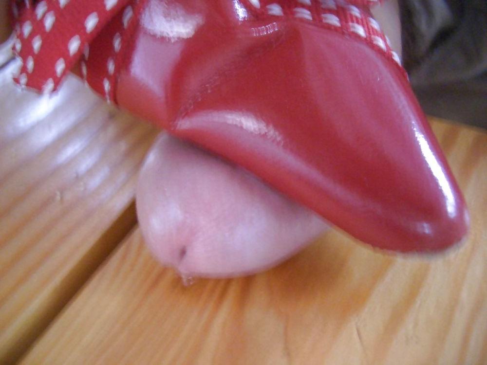 12P Red high-heeled sandales and cock