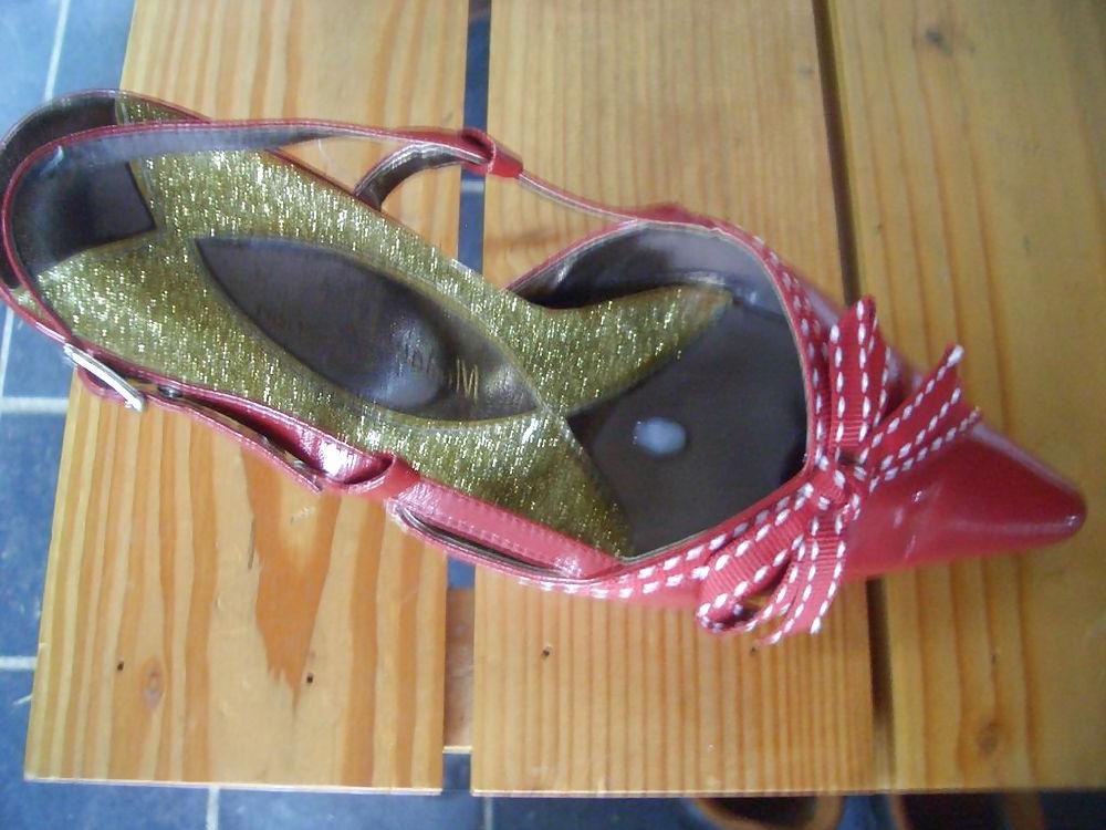 12P Red high-heeled sandales and cock