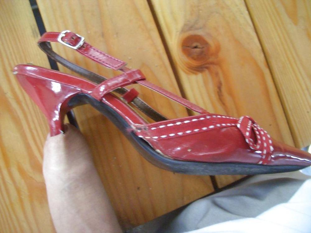 12P Red high-heeled sandales and cock
