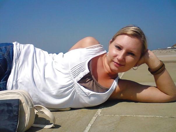 16P British Samantha Hannam Leeds