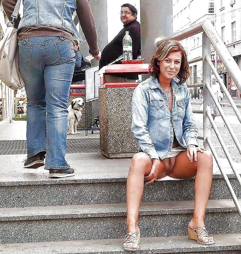 12P Public nudity!  pussy, tits, and upskirts!!