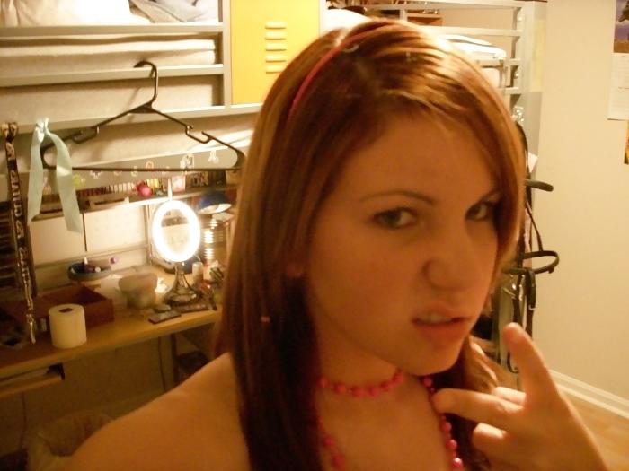 25P Jill shows her underwear