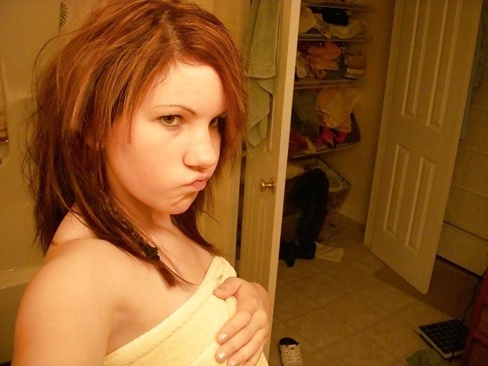 25P Jill shows her underwear