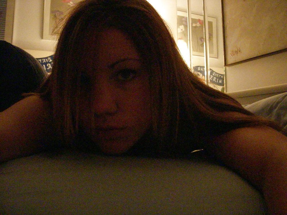 25P Jill shows her underwear