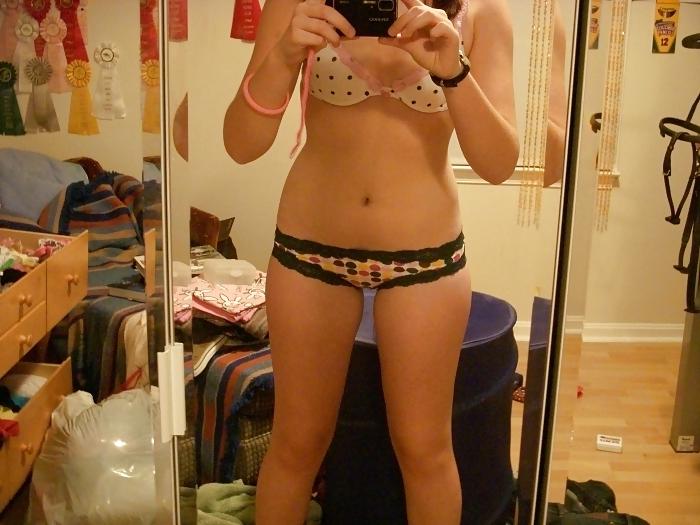 25P Jill shows her underwear